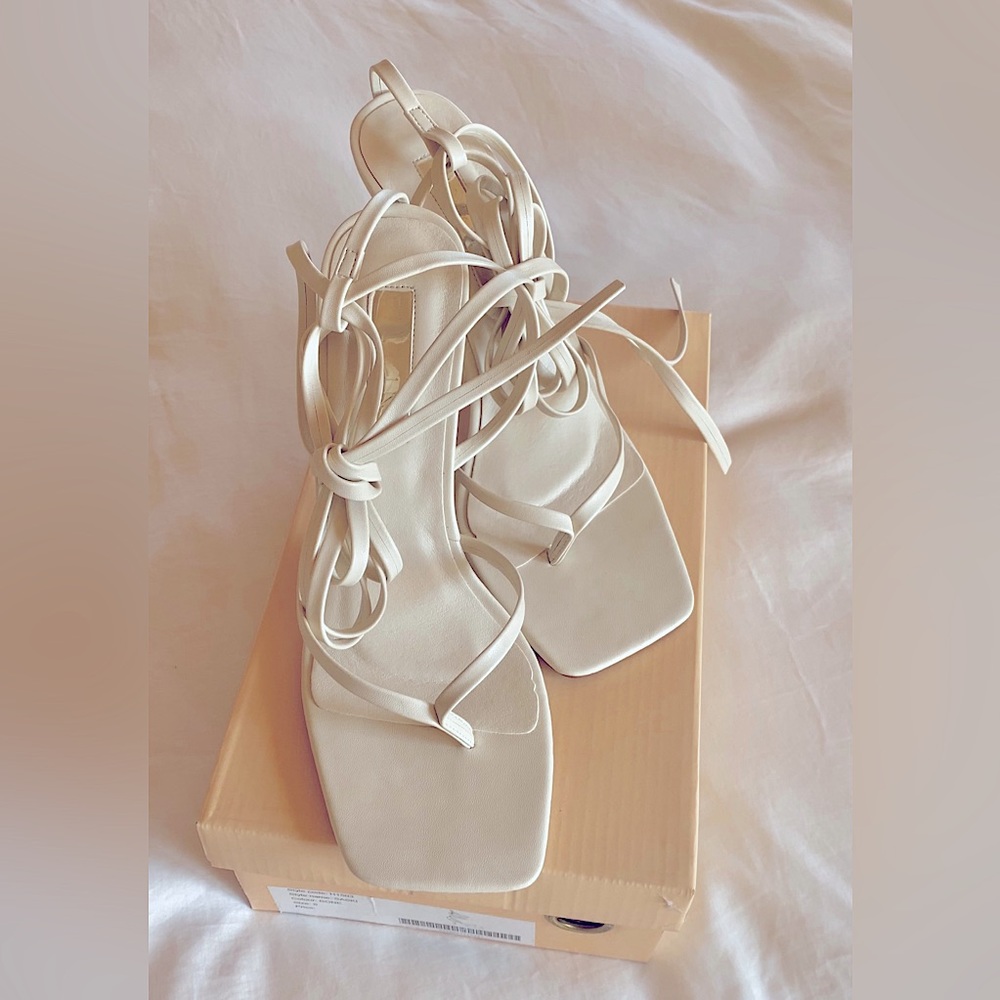 Saski by Billini is a modern, strappy heel. In the SOLD OUT color bone.